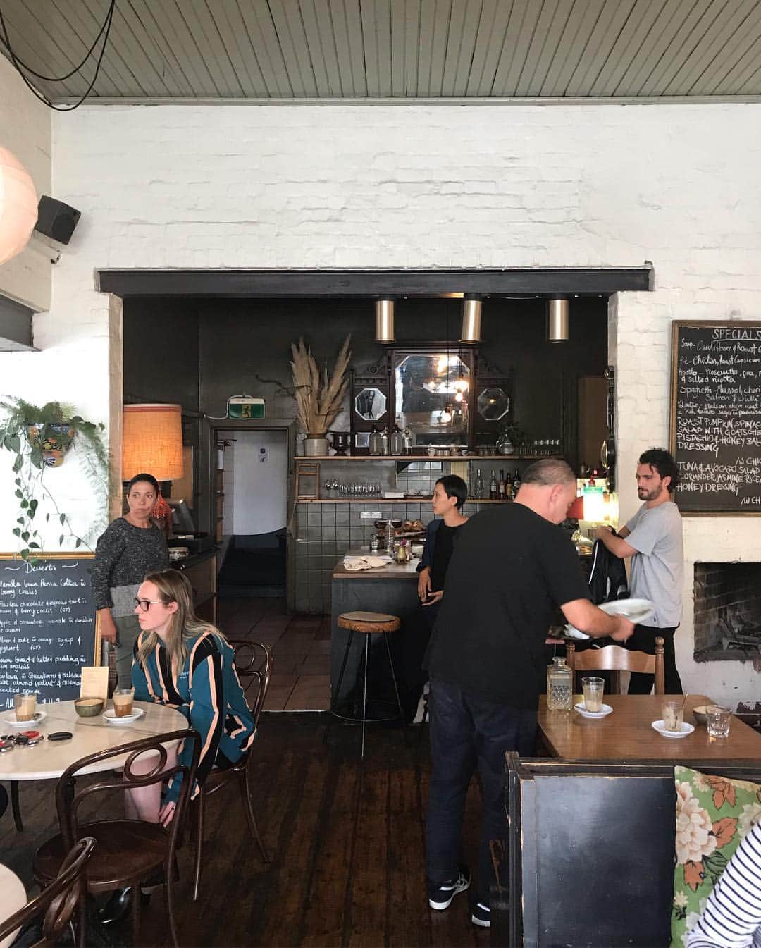 goodcoffeemeさんのインスタグラム写真 - (goodcoffeemeInstagram)「Love spots like this where you can just chill... and where the staff know their customer’s names and orders... and it becomes that home away from home for the local community @vja  #goodcoffee_fitzroynorth #goodcoffee_melbourne #tinpotcafe」3月20日 12時06分 - goodcoffeeme