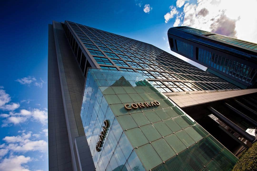 Conrad Tokyoのインスタグラム：「ヒルトン100周年まであと72日！「次の100年をお客様とともに、ヒルトン・セレブレーション100」をテーマに100日カウントダウンがはじまり本日から100年にちなんだ宿泊プランの販売を始めます！ヒルトンの朝食が100円でお楽しみいただけるプランなどをご用意しました。詳細は特別サイトをご覧ください。 https://hiltonhotels.jp/100/special_event/ . 100周年特別ウェブサイトはこちら Hiltonhotels.jp/100 . #hilton100 #hilton #ヒルトン #ヒルトンセレブレーション100 #100周年」