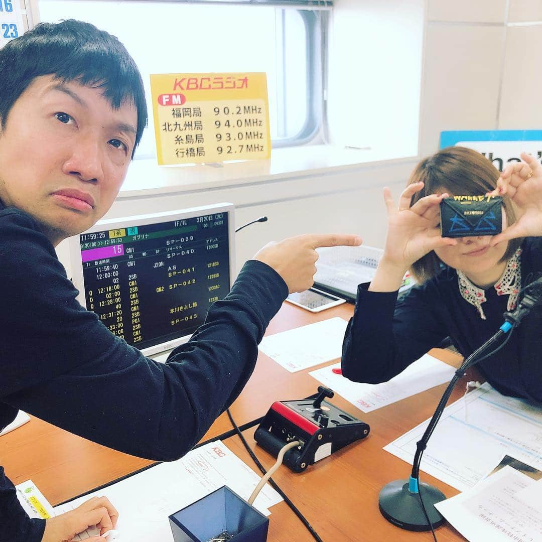 依布サラサさんのインスタグラム写真 - (依布サラサInstagram)「私のお財布、 小財布 ですー🙆‍♀️ お財布パンパン、反対派‼️👹 みなさんはどうですか？？ #ガブリナ #是か非か #ちいさいふ  #財布」3月20日 12時13分 - sarasaifu