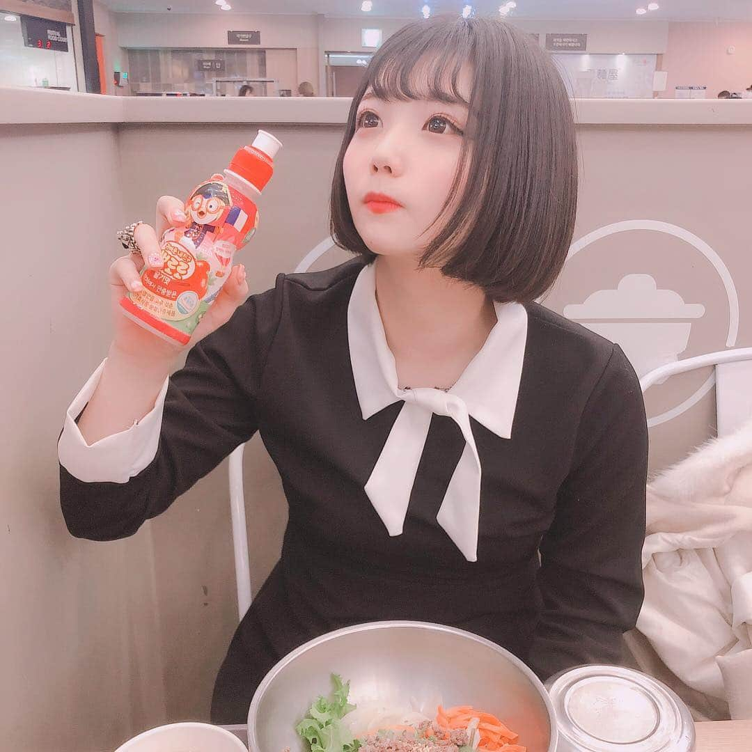 小山ひなさんのインスタグラム写真 - (小山ひなInstagram)「ぼくの뽀로로 .. 子供の飲み物ってかいてあった .. #神宿 #ひなぷぅ #小山ひな #金浦空港 #셀피 #셀스타그램 #ポロロ #뽀로로」3月20日 12時14分 - hina__kmyd