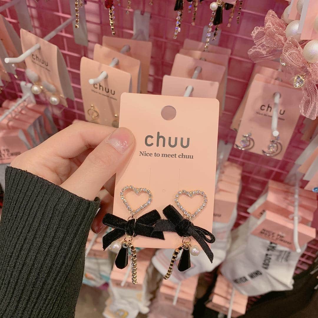 Chuuさんのインスタグラム写真 - (ChuuInstagram)「♡明日いよいよオープン♡ 3/21（木）渋谷109 2Fで10時から日本初のCHUU単独ショップがオープン♪ 大人気アイテムも日本で買える♪  chuuモデルのあさきちゃんが来店するイベントや 楽しいオープンイベントも盛りだくさん♪ 渋谷109オフライン限定の商品も発売するよ♡  明日渋谷109 2Fへ遊びに来てね♡  드디어 내일 시부야109매장이 오픈! 일본국내 첫 단독매장! 츄모델 아사키짱도 방문할 이벤트도 준비했어요♡ 시부야109한정상품도 판매예정! 내일 시부야109 2층에서 만나요~:) Finally! Tomorrow we will open our shop at Shibuya 109! This is our fist store in Japan! We are planning an event with the awesome model Asaki ♡ You will be able to find the CHUU limited editions at the Shibuya 109 store! See you tomorrow at Shibuya 109, 2nd Floor ~:)」3月20日 12時19分 - chuu_official