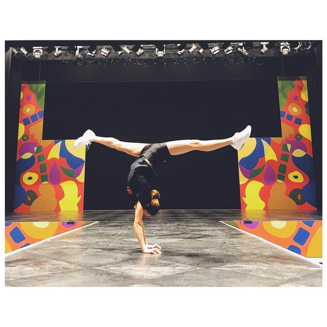 岡部紗季子さんのインスタグラム写真 - (岡部紗季子Instagram)「“ #gymnastics #handstand #handstandsplit #energy #体操 #笑う筋肉 #🤸🏽‍♀️ . . . #逆立ち女子 @handstand_girl_tokyo」3月20日 12時25分 - sakiko_okabe516