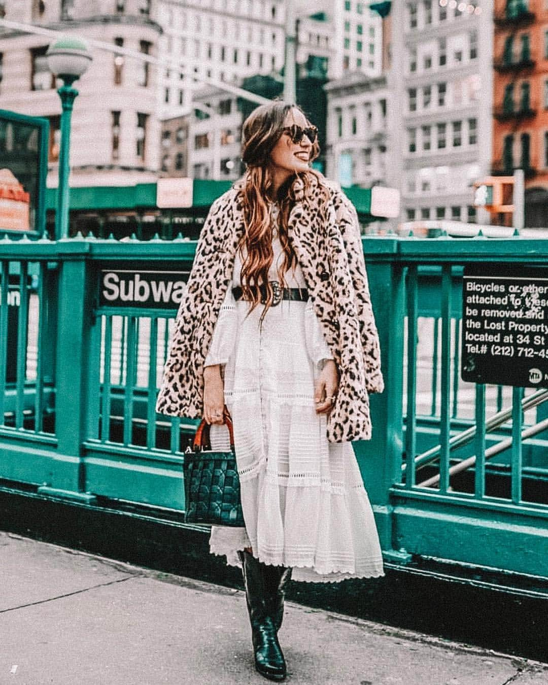 SPELLさんのインスタグラム写真 - (SPELLInstagram)「Cosy in the city 🏙 @lonestar.looking.glass styling our Hanging Rock Gown for crisper temps in the Big Apple 🍏」3月20日 12時42分 - spell