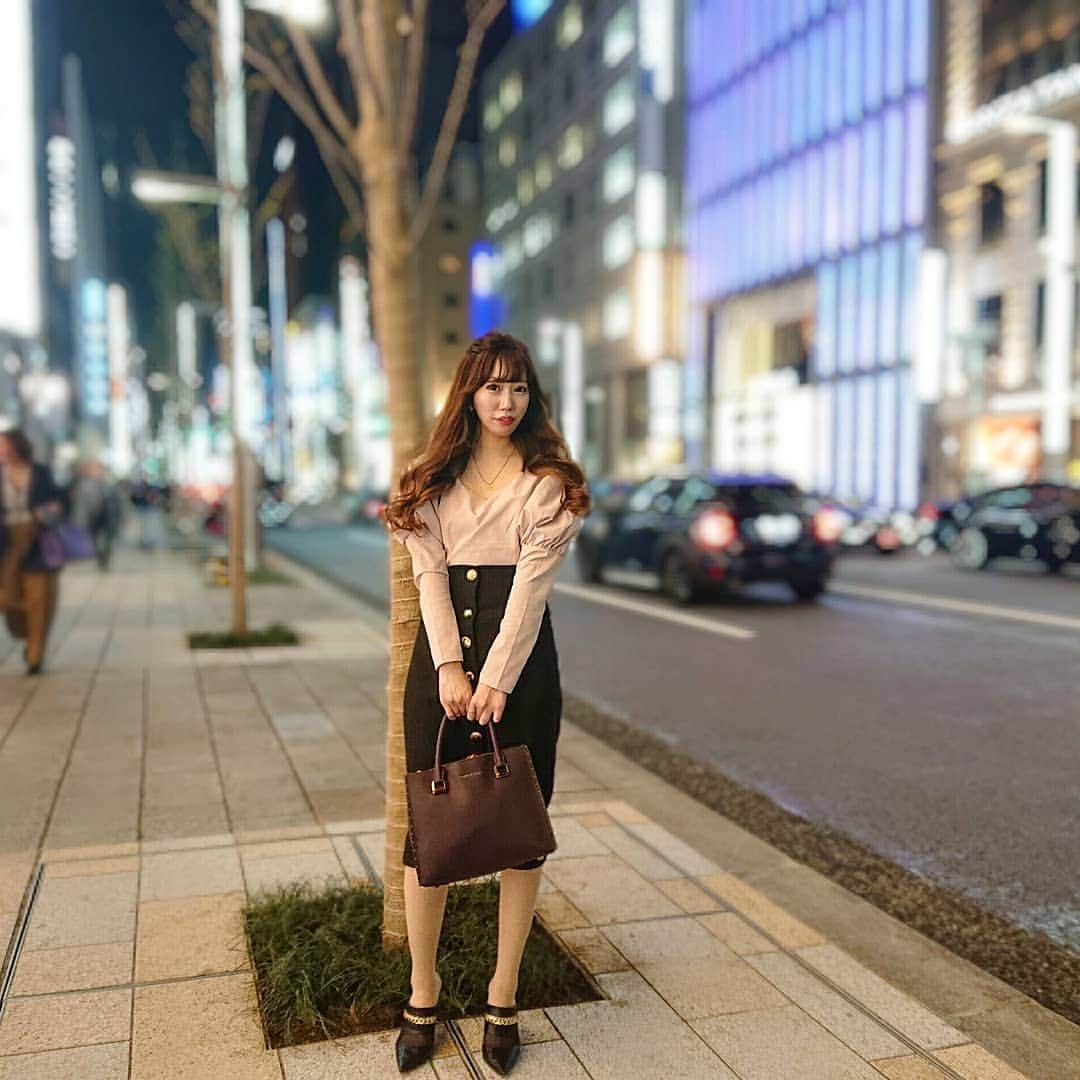 西内みなみさんのインスタグラム写真 - (西内みなみInstagram)「@bobbibrownjapan 昨日はあいこちゃんに誘って貰って Bobbi brownのイベントに︎☺︎！ . 知り合いの方々たくさんいて 楽しかったよ〜🧚❤ 新しい出会いもあって嬉しかった💋 . ☑️tops @lissi__boutique ☑️skirt @royalparty_official ☑️bag @charleskeith_jp ☑️shoes @eimyistoire_official @lissi__boutique は今日から ZOZOTOWNにも入ってるよ〜💘 #bobbibrown #ボビーブラウン #新作コスメ #レセプションパーティー #コスメ #銀座 #コーディネート #ooty #귀여워 #カメラ女子 #写真好きな人と繋がりたい #春服 #みなみコーデ #💋」3月20日 12時45分 - miiiiiiu3u6