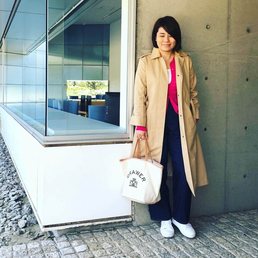 望月律子さんのインスタグラム写真 - (望月律子Instagram)「朝から撮影☺︎❤︎ 晴れてよかった。きれいな光で素敵でした☺︎ #coat #celine #cardigan #joseph #denim #redcard」3月20日 12時50分 - ritsukomochizuki