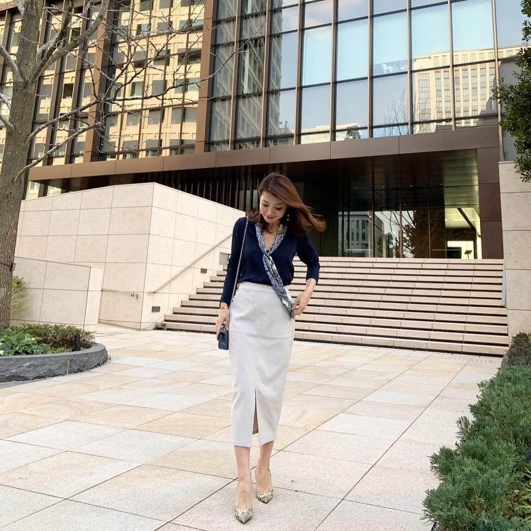 吉田美紀さんのインスタグラム写真 - (吉田美紀Instagram)「・ コーディネート☘ ・ blouse→#zara skirt→#lialapg  bag→#chanel pumps→#pippichic ・ #coordinate #outfit #ootd #look #style #fashion #wardrobe #instafashion #instagood #ママコーディネート #ママコーデ #ママファッション #コーディネート #ファッション ・ skirtは明日発売のLiala×PGの新作です♡」3月20日 23時44分 - miki__yoshida