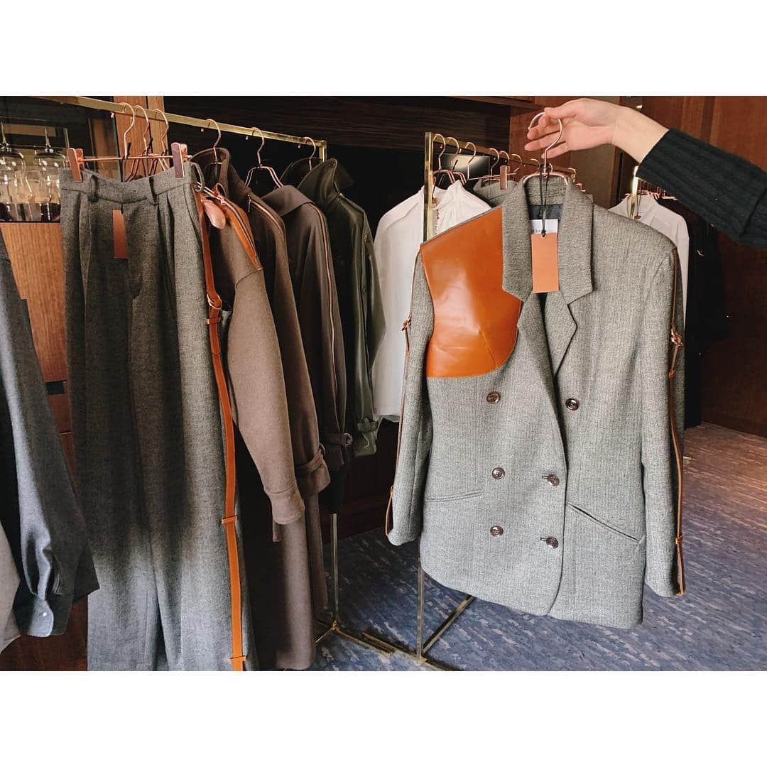 大田由香梨さんのインスタグラム写真 - (大田由香梨Instagram)「Tokyo Fashion Week中 ❤︎ Trade Showにてとっても好みのBrandを見つけました❤︎ quality、Style、Color、バランスのとれたとってもセンスの良いBrandです〜❤︎ お買い物したくなった〜❤︎ @suesada__  #suesada」3月20日 22時23分 - otayukari