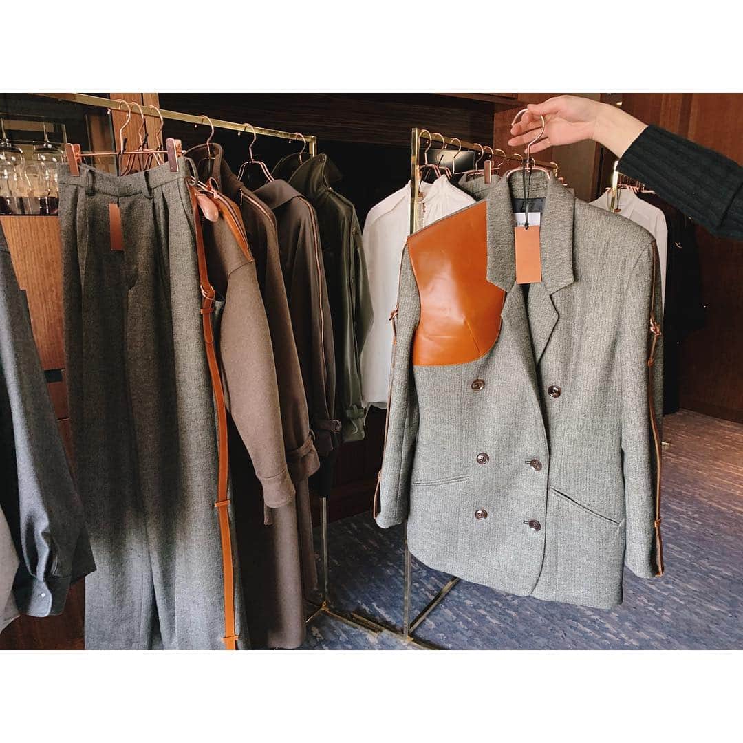 のインスタグラム：「Tokyo Fashion Week中 ❤︎ Trade Showにてとっても好みのBrandを見つけました❤︎ quality、Style、Color、バランスのとれたとってもセンスの良いBrandです〜❤︎ お買い物したくなった〜❤︎ @suesada__  #suesada」