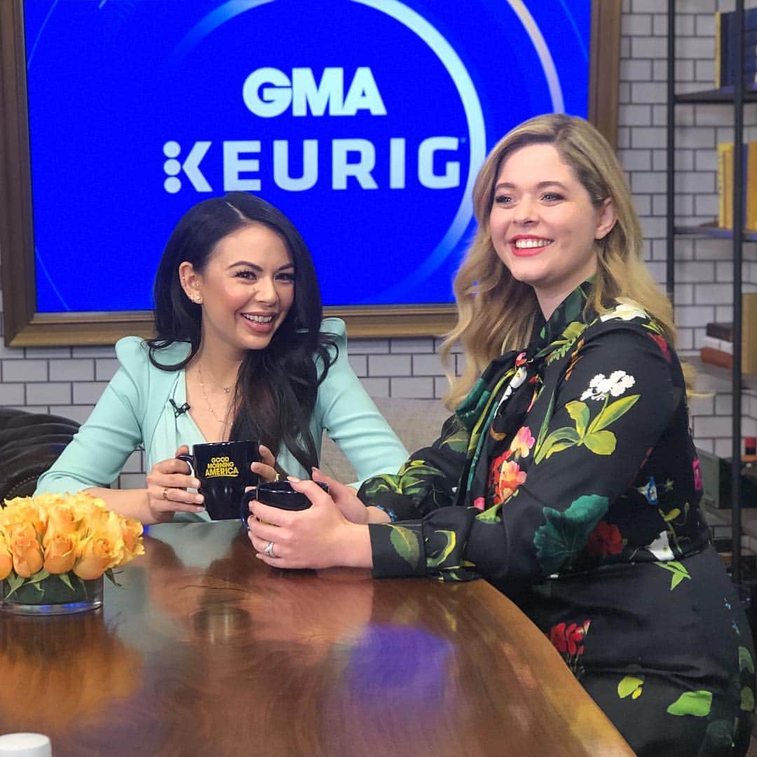 Good Morning Americaさんのインスタグラム写真 - (Good Morning AmericaInstagram)「Swapping secrets in the green room? @sashapieterse and @janelparrish will never tell! #ThePerfectionists @freeform」3月20日 22時16分 - goodmorningamerica
