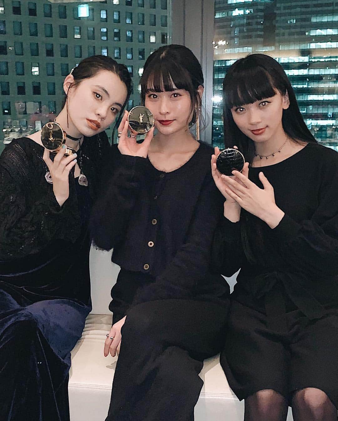 るうこさんのインスタグラム写真 - (るうこInstagram)「ECOLE DE YSL BEAUTY ⭐️ YSLの名品クッションファンデ「アンクルドポー ルクッション」を使って、 エレガントなメイク直しを💄  知っているようで知らないテーブルマナーをレクチャーしてもらいました。 少しでも素敵な女性になりたい！  #アンクルドポールクッション  #ECOLEDEYSLBEAUTY @yslbeauty  @wwd_jp」3月20日 22時18分 - rororuko