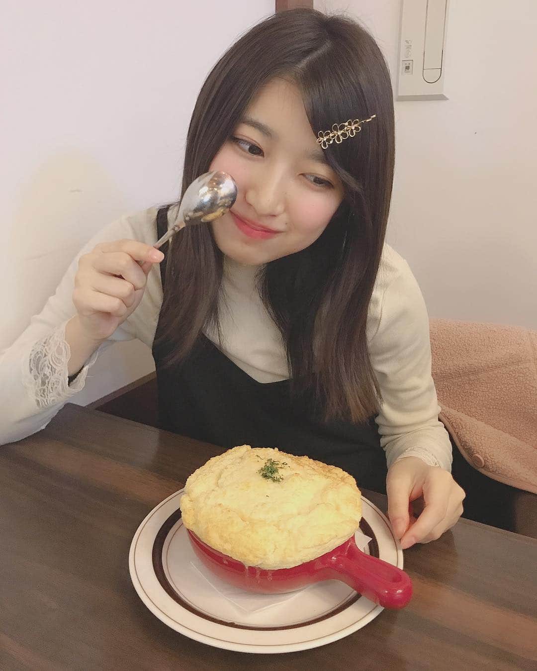 吉田華恋のインスタグラム：「たまごスフレとミルクティーとわたし🍳🥛👧🏼🌷」
