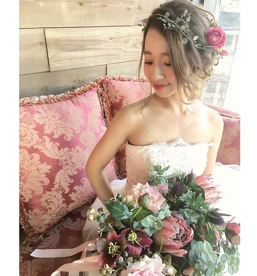 プレ花嫁の結婚式準備アプリ♡ -ウェディングニュースさんのインスタグラム写真 - (プレ花嫁の結婚式準備アプリ♡ -ウェディングニュースInstagram)「お花やリーフのヘッドドレスが素敵✨ブライダルヘア10選✨🌿 * * * こちらのお写真は #ブライダルヘア メイクアーティスト @stack.hairmake さんからリグラムさせていただきました🌟 * #ウェディングニュース のタグにお写真を投稿してくださり、ありがとうございました😊✨ * * * * stack.hairmakeさんのつくる #ヘアスタイル がどれもとってもおしゃれなんです💓 * カバーは注目度の高い #アネモネ を使ったヘアスタイル🌼💕 * 白と黒のシンプルな色味ですが存在感のあるお花なのでおしゃれにな大人かわいいヘアに仕上がっていますよね☺️✨ * エアリー感が出るように黒髪だった花嫁さんにカラーリングとハイライトをしてもらい、このヘアが出来上がったそうです💕 * 他のヘアも #ヘッドドレス のバランスがとってもおしゃれなのでぜひスワイプ👉🏻してチェックしてみてくださいね💕 * * * * ＼📷投稿お待ちしています／ * 花嫁はもちろん、業者さんも大歓迎✨ アナタのお写真をご紹介してもOKという方は、ぜひ #ウェディングニュース にお写真を投稿してください💕 * * ⬇︎関連アカウント⬇︎ * 💒式場検索 【 @weddingnews_concierge 】 👰マイレポ花嫁 【 @weddingnews_brides 】 * * その他、編集部からの連絡専用 @weddingnews_contact や、スタッフ個人の連絡用として @WN_xxxx（xxxは個人名）があります💕 * ………………………………………… ❤️WeddingNewsとは？ * * 花嫁のリアルな”声”から生まれた 花嫁支持率No1✨スマホアプリです📱💕 * * 🌸知りたい… #結婚式準備 に役立つ記事を毎日150件配信中♩ * 🌸見たい… インスタの #ウェディング 系投稿TOP100が毎日チェックできる＊IG画像の複数ワード検索も可♩ * 🌸叶えたい… #結婚式 関連の予約サイトが大集合♩ * 🌸伝えたい… 自分の結婚式レポ『マイレポ』が簡単に作れる♩先輩花嫁のレポが読める♩ * * @weddingnews_editor のURLからDLしてね✨ * * * #プレ花嫁 #結婚  #花嫁  #ウエディング #ウェディングドレス #ウェディングヘア #ヘアアレンジ #ヘアメイク #和装ヘア #フラワーアレンジメント #2019秋婚 #美容院 #ヘアカラー #アップスタイル #おしゃれさんと繋がりたい #日本中のプレ花嫁さんと繋がりたい #プレ花嫁準備 #大人婚 #2019夏婚 #二次会ヘア」3月20日 22時24分 - weddingnews_editor