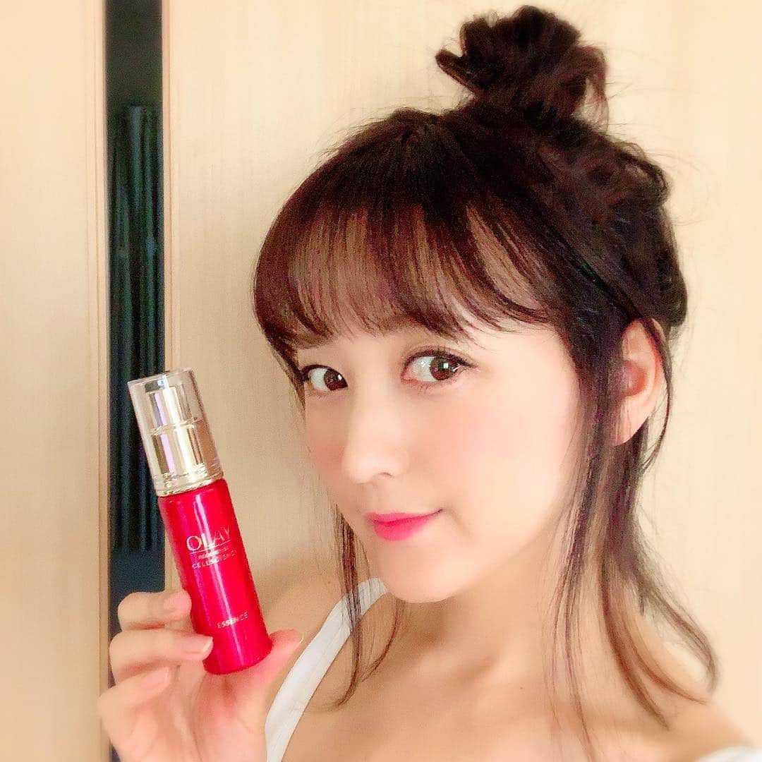 小松彩夏さんのインスタグラム写真 - (小松彩夏Instagram)「海外でしか手に入らなかった世界で愛される化粧品ブランドOlay（ @olay ）がついに日本デビュー！！ 海外に行くたびにOlayの商品は気になっていたのでAmazonや楽天で手軽に手に入るようになったのは嬉しい...♡ 早速、スキンケアラインを試してみることに♪  ラインナップは、 美容液を中心とした、 洗顔料、 化粧水、 美容クリームのシンプルかつパワフルな４アイテム。  今日からライン使いして28日間試してみたいと思います！！ 経過報告していくので、楽しみにしていてくださいね( ˊᵕˋ* )♩ #olay28day #シャープエッセンス #olay #日本初上陸  #日本初挑戦  #pr #skincare #スキンケア #化粧水 #美容液 #beauty #instabeauty #オレイ #makeup #メイク #コスメ #cosmetics #bestcosmetics #化粧品 #ビューティー #美容 #Olay28Day」3月20日 22時27分 - official_ayaka_502