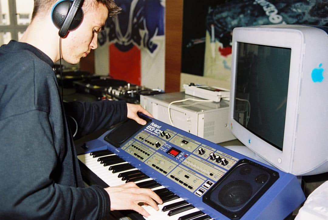 Red Bull Music Academyのインスタグラム：「Technology looked a little bit different in 1999, when we hosted the second-ever edition of RBMA in Berlin. — 📷 Querkant #1999 #synthesizer」