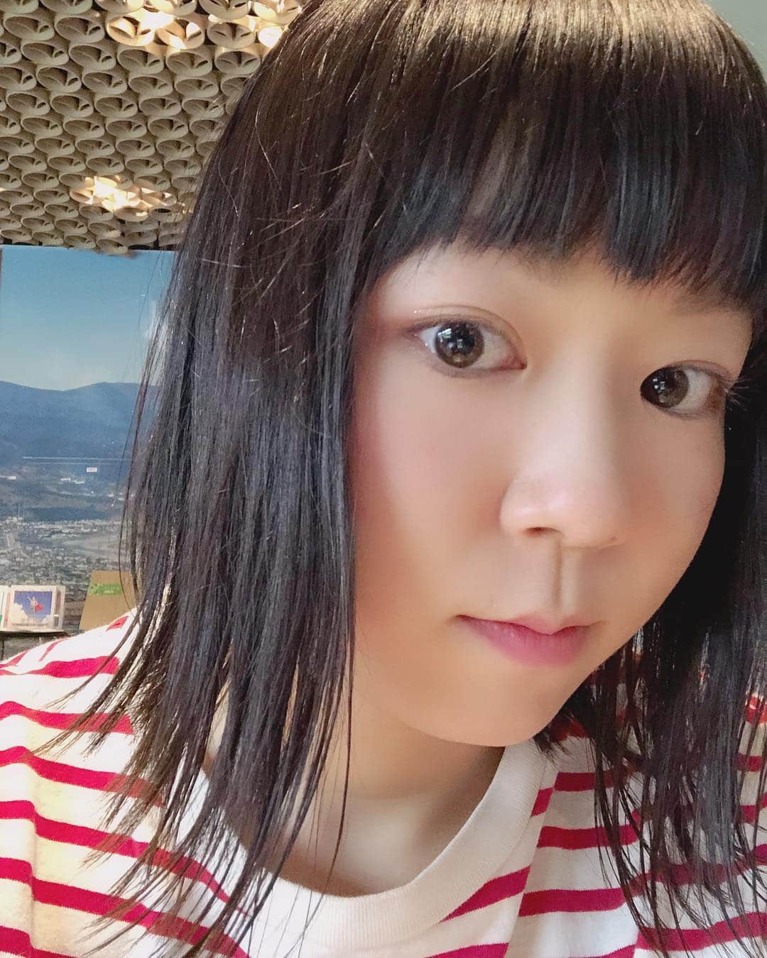 のインスタグラム：「髪の毛を少し切ったよ〜✌🏻 今回はパッツンボブじゃなくて 少し今どきにしてもらいました笑  #ヘアカット #hair #ボブ #ショートボブ #美容院 #今どき #ヘアスタイル #前髪 #パッツン前髪 #ボーダー」