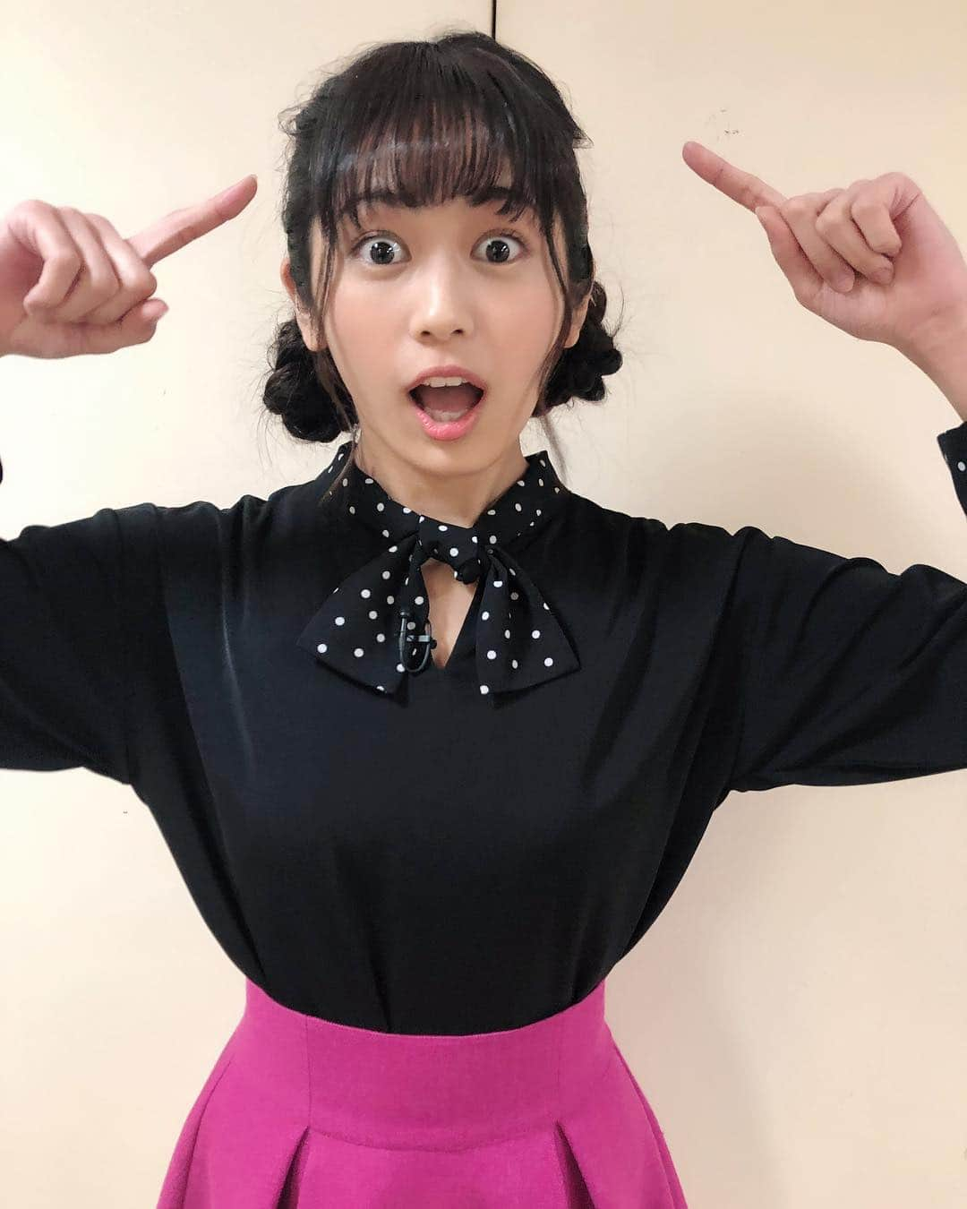 浅野杏奈さんのインスタグラム写真 - (浅野杏奈Instagram)「お世話になった、、﻿﻿﻿ ノートとペンケースとおもてなし茶❤️﻿﻿﻿ 谢谢〜﻿﻿﻿ 40課はスタッフさんからのメッセージ書いてあった嬉しい🌹﻿﻿ ﻿﻿ 衣装:﻿﻿ #tittyandco﻿﻿ ﻿﻿ ﻿﻿ #photography #photooftheday #like #love #ポートレート #fashion #ootd #ig #followme ﻿#photooftheday ﻿﻿﻿ #テレビで中国語﻿﻿ ﻿﻿」3月20日 22時33分 - this.is.anna_box