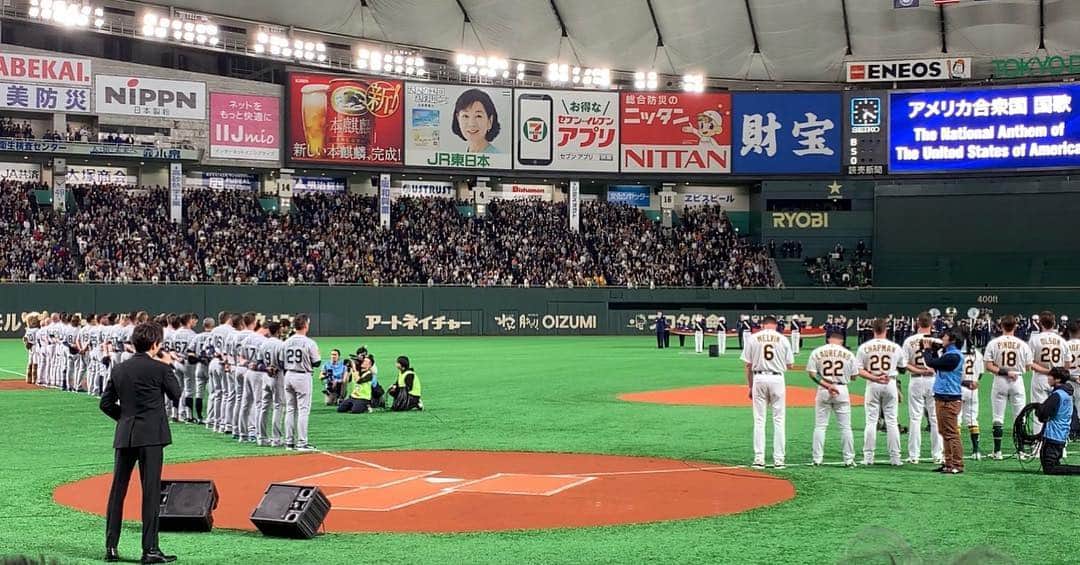山崎育三郎さんのインスタグラム写真 - (山崎育三郎Instagram)「MLB開幕戦in東京ドーム  国歌独唱、無事終えました。  5万人の歓声と拍手に感動し、心から震え、一生忘れることの出来ない時間となりました。  こんな大きなステージに呼んでいただけた事を誇りに思います。  今日は興奮で寝れないかも、、、 でも明日はプリシラ2公演、、、 すぐ寝ます！！笑」3月20日 22時44分 - ikusaburo_yamazaki