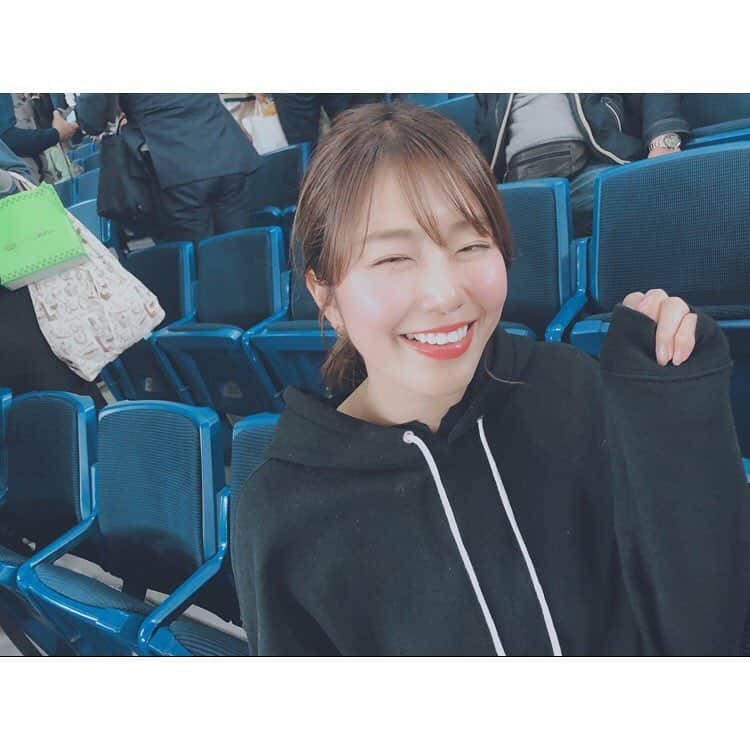 稲村亜美さんのインスタグラム写真 - (稲村亜美Instagram)「今日はシアトル・マリナーズの開幕戦を東京ドームに観戦に行ってきました😍🙏初めて生でみれるイチロー選手のプレーはひとつひとつが私たちの思い描いているイチロー選手で存在そのもの自体がすごかったです！！！ 素敵な思い出がひとつ増えました！ 今年もアメリカ行ってメジャーの試合を観に行きたい欲が出ました💓 #マリナーズ #開幕戦 #MLB開幕戦 #イチロー 選手 #カッコよかった #ビールもぐびぐび飲めちゃいました #いい気分です 🙆‍♂️❤️ #友人と渡米計画立ててますなうです #絶対にホットドックとコーラ飲みたい #絶対メジャーにいく 🐨」3月20日 22時48分 - inamura_ami