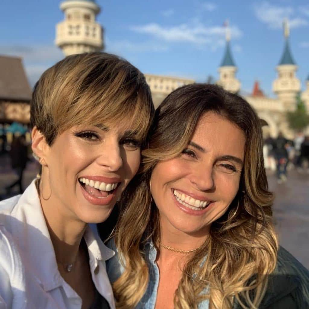 Giovanna Antonelliさんのインスタグラム写真 - (Giovanna AntonelliInstagram)「🥰O que falar desse 🐝encontro????????? 🤸‍♂️ @aanafurtado 🌎@zecacamargomundo Amei demais!!!!!!!! E na Disney!!!!! 🍿He He He!!!! ♥️」3月20日 22時55分 - giovannaantonelli