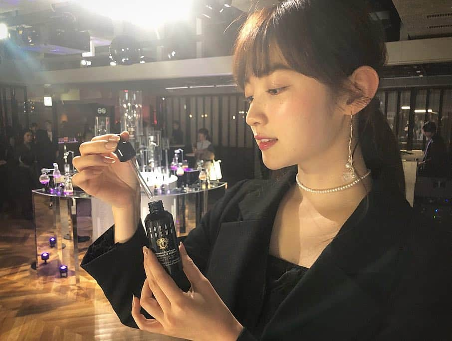 神谷由香さんのインスタグラム写真 - (神谷由香Instagram)「. . #bobbibrown インテンシブスキンセラムファンデ 4周年記念パーティーへ💞  スキンケア成分がはいってて肌にも嬉しいし、 厚塗り感でないから自然にツヤっとカバーできる🥰 しっかりSPF40（PA++++）もありがたーい🥺💞 .  私はno.1 ウォームアイボリー  ファンデのカラバリ豊富だから自分にあった色々選びに是非タッチアップに店頭へ😻🎶」3月20日 22時56分 - kamiya_yuka_