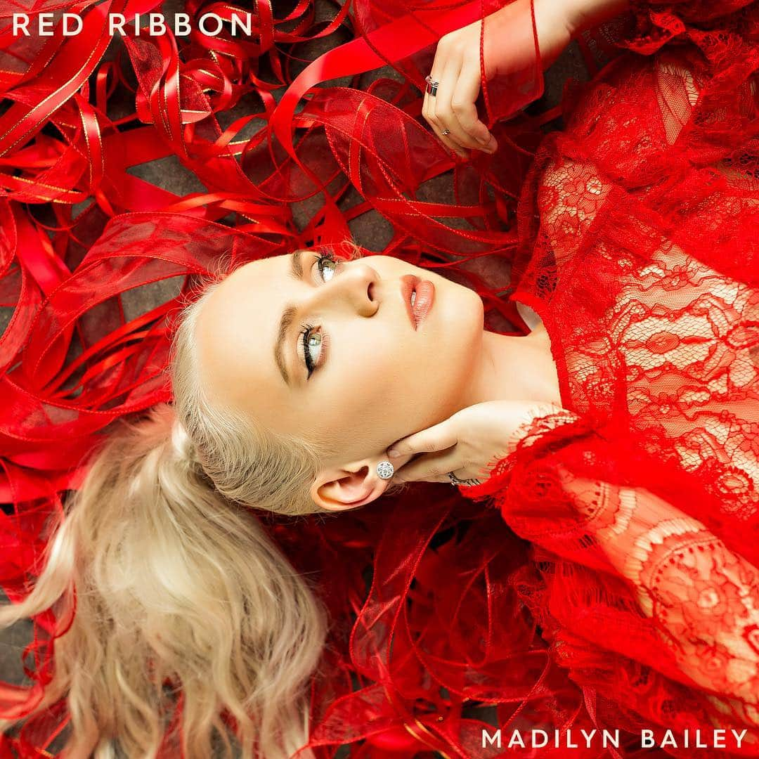 マディリン・ベイリーさんのインスタグラム写真 - (マディリン・ベイリーInstagram)「CANT BELIEVE IM ANNOUNCING MY SONG ‘RED RIBBON’ IS COMING OUT MARCH 29th!  Almost a year ago I lost my grandma to cancer and because she was so connected to me and my music I couldn’t bring myself to write a song for a long time.  I felt a lot of shame around this. “What kind of artist can’t write about their pain?” That was the record spinning on repeat in my head... I wasn’t sure how long my creative spark would be gone for or when it might decide to come back... but in the midst of this horrible block I came across a song I had written a year earlier that changed everything for me.  That song is Red Ribbon. It was like the universe knew I would need this song to pull myself out of a very dark place after she passed.  This song reminded me so much of her unwavering love. It also reminded me of why I love making music so much... I wrote a song for myself a year before I would need to hear it... anyway the process of putting this song together and the powerful conversations I’ve had surrounding it have completely changed my life... I can’t wait for you to hear it!! (Pre-save Red Ribbon by clicking the link in my bio)」3月20日 23時00分 - madilynbailey