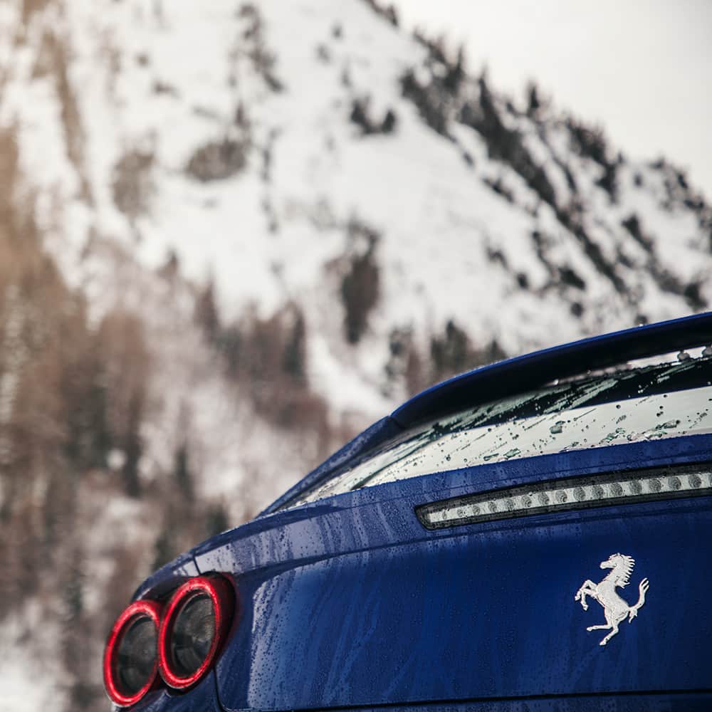 フェラーリさんのインスタグラム写真 - (フェラーリInstagram)「Elevated experiences are a result of choosing excellence. Every journey is centred on pure driving pleasure with #Ferrari. #FerrariGTC4Lusso #ItalianDesign #Details」3月20日 23時01分 - ferrari
