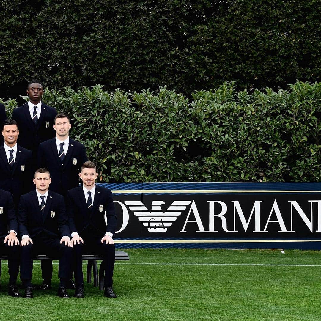 Armani Officialさんのインスタグラム写真 - (Armani OfficialInstagram)「#EmporioArmani are the official Fashion and Luxury outfitter of the Italian National Football Team @azzurri #VivoAzzurro #EAzzurri」3月20日 23時05分 - emporioarmani
