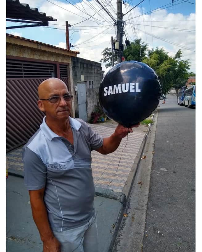 コリンチャンスさんのインスタグラム写真 - (コリンチャンスInstagram)「Que história! . . Um dos 🎈 que o Timão soltou no último domingo, na Arena Corinthians, para homenagear as vítimas de Suzano percorreu 20 quilômetros e... chegou à cidade de Suzano. 🖤 . . 📷 Arquivo pessoal」3月20日 23時05分 - corinthians