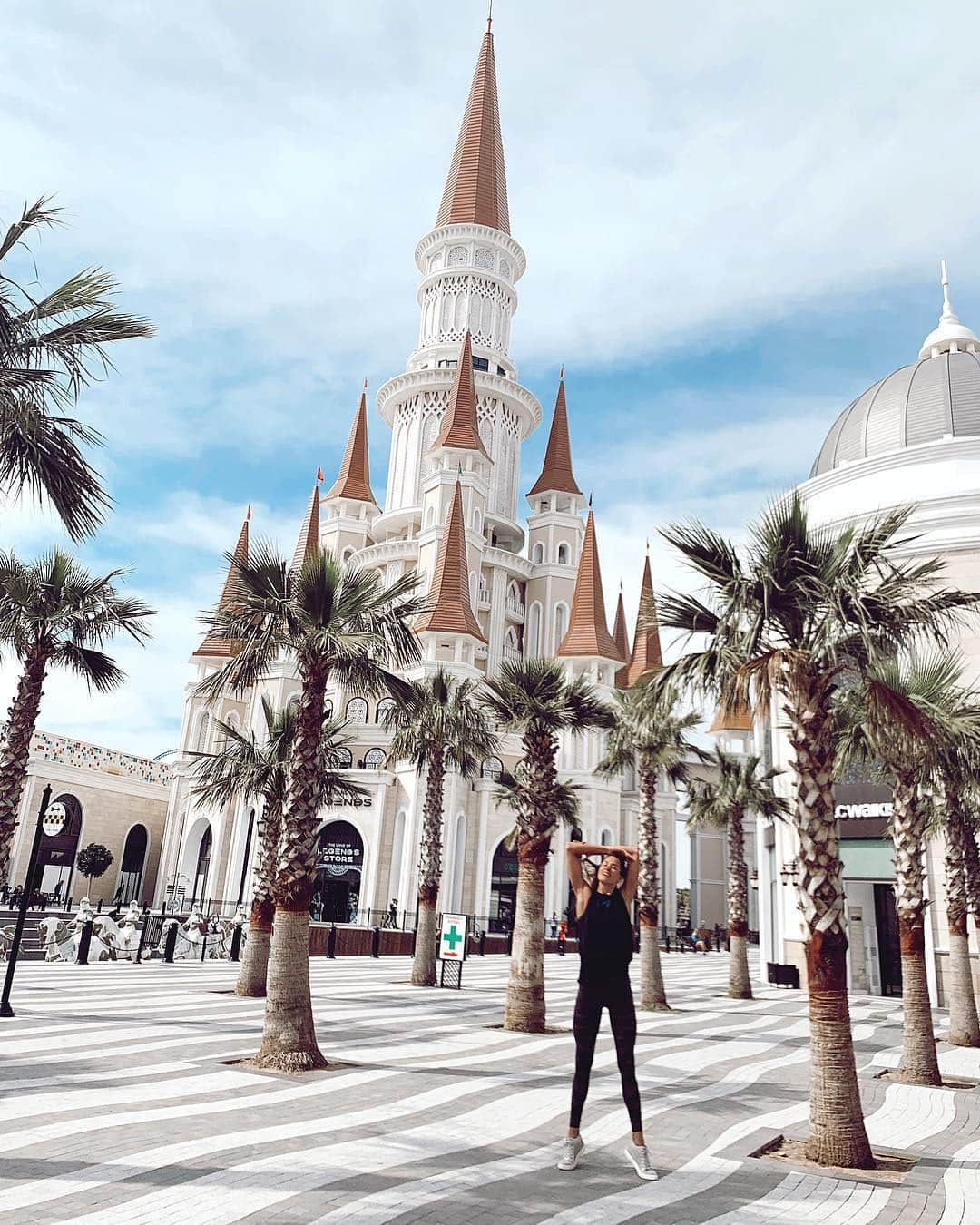 ズザンナ・ヤカボスさんのインスタグラム写真 - (ズザンナ・ヤカボスInstagram)「wednesday afternoon walk #belek #turkey #landoflegends」3月20日 23時15分 - zsuzsubell