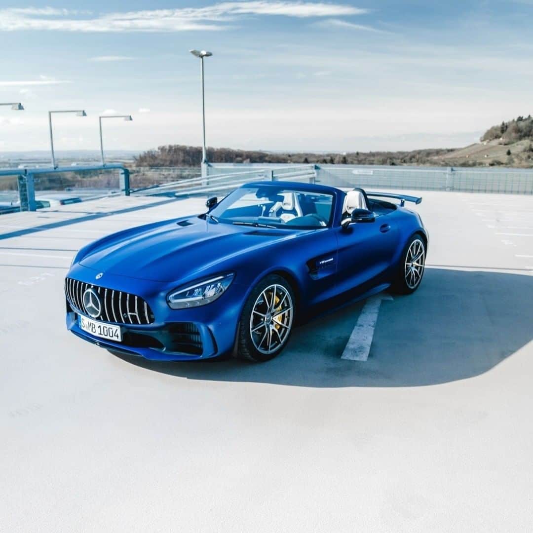 Mercedes AMGさんのインスタグラム写真 - (Mercedes AMGInstagram)「[Mercedes-AMG GT R Roadster | Fuel consumption combined: 12.5 l/100 km | CO2 emissions combined: 284 g/km]  Experience the Beast of the Green Hell like never before...with the top down.  #MercedesAMG #AMG #GTR #DrivingPerformance #Power #Passion #Mercedes #AMG🔥 #Luxury #CarsofInstagram #InstaCar #Lifestyle」3月20日 23時10分 - mercedesamg