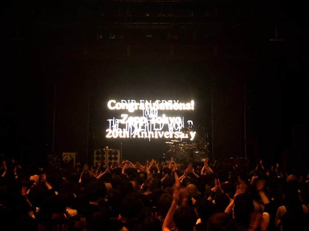 DIR EN GREYさんのインスタグラム写真 - (DIR EN GREYInstagram)「#DIRENGREY #TheInsulatedWorld #ZeppTokyo #20周年」3月20日 23時10分 - direngrey_official