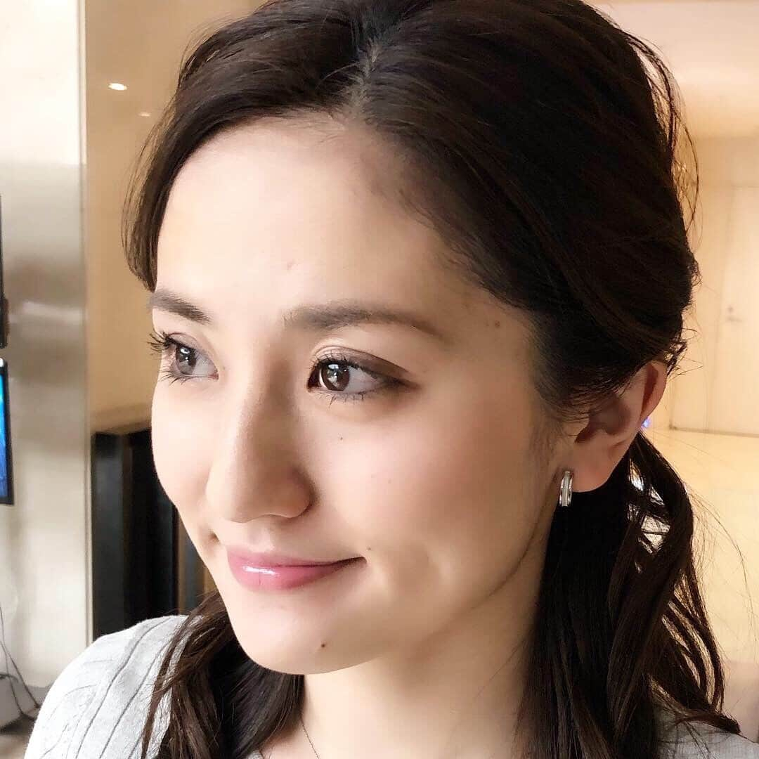 槙あやなさんのインスタグラム写真 - (槙あやなInstagram)「先週の衣装はこんな感じでした♡ そして、数時間後には 今週の出演が待っているので、 それまでおやすみなさい😴  #tokyomx #tokyo #information #モーニングクロス #東京インフォメーション」3月20日 23時11分 - ayana_maki