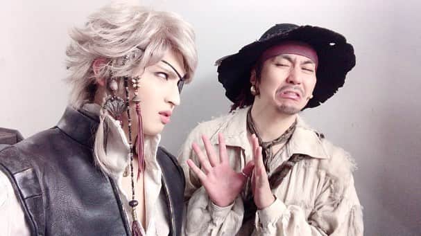 のインスタグラム：「[19/3/19] Ooh snarly ⠀⠀⠀ ⠀ #kohatsuallen #ozawaren ⠀⠀⠀ ⠀ Source: Allen’s twitter and Gonoto Naoya’s ameblo」