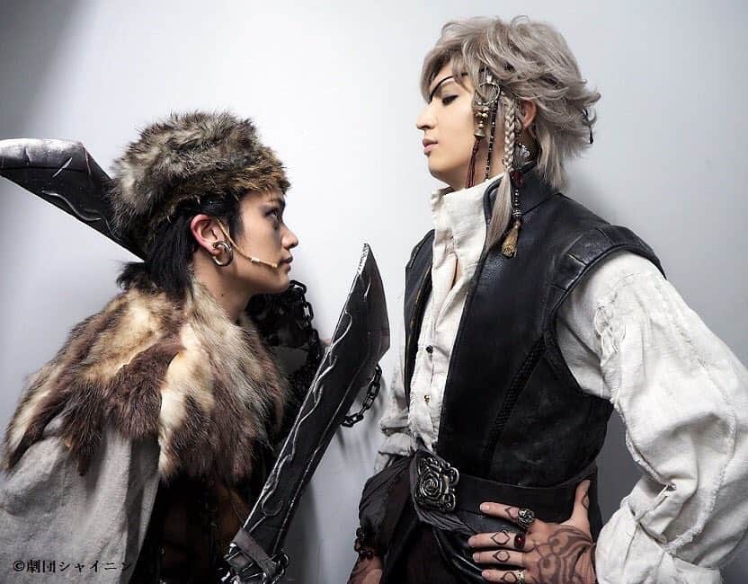 のインスタグラム：「[20/3/19] This height diff is so hot!!!! ⠀⠀⠀ ⠀ #kohatsuallen #kawaharadatakuya ⠀⠀⠀ ⠀ Source: Gekidan Shining’s twitter」