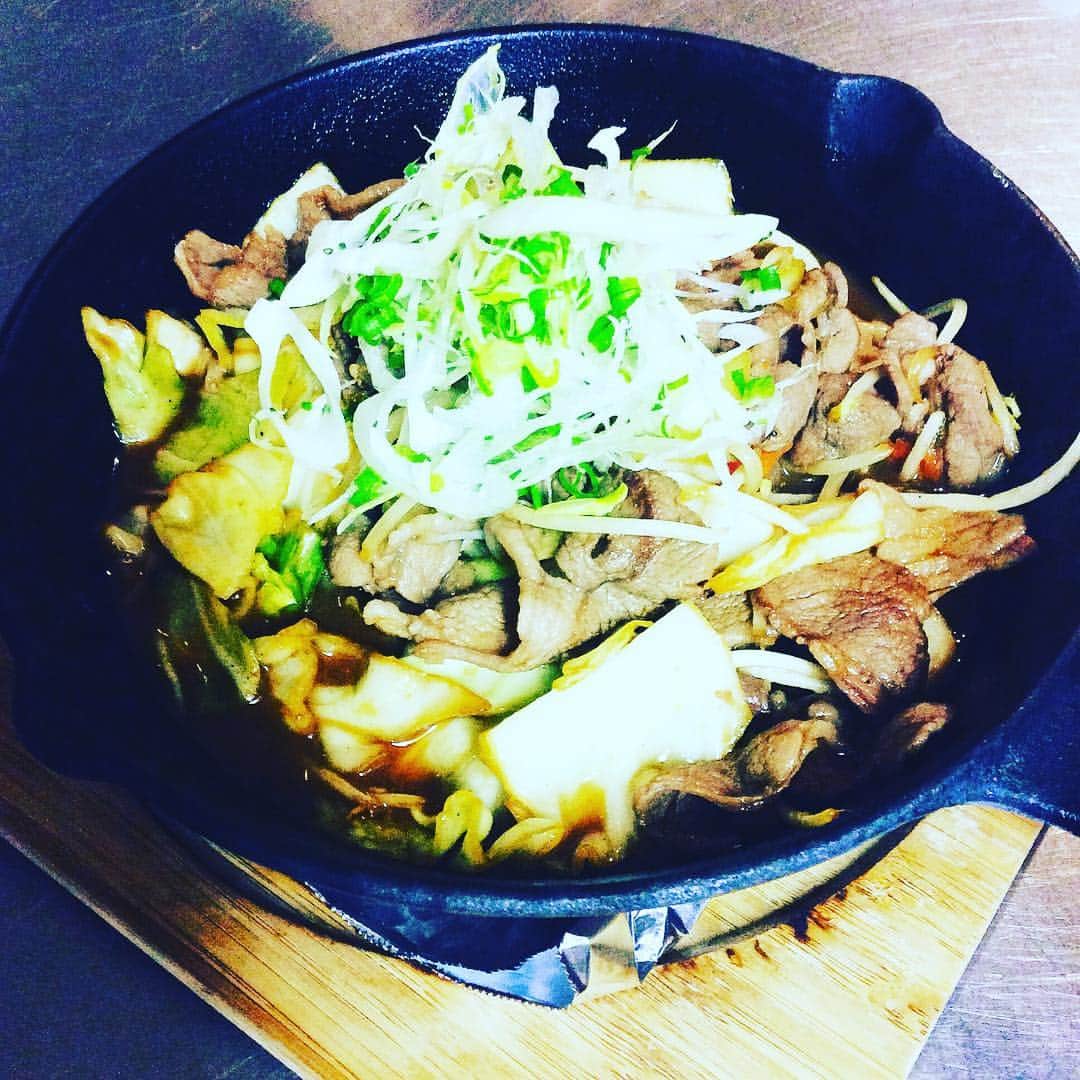 のインスタグラム：「毎度おおきに〜〜🥳知床漁場枚方店です🍺ビールにピッタリ、ジンギスカン炒めいかがですか？お待ちしております(*^ω^*)#北海道#知床#枚方#駅近#いざかや#宴会#飲み放題#歓送迎会#アルバイト募集中#お待ちしております」