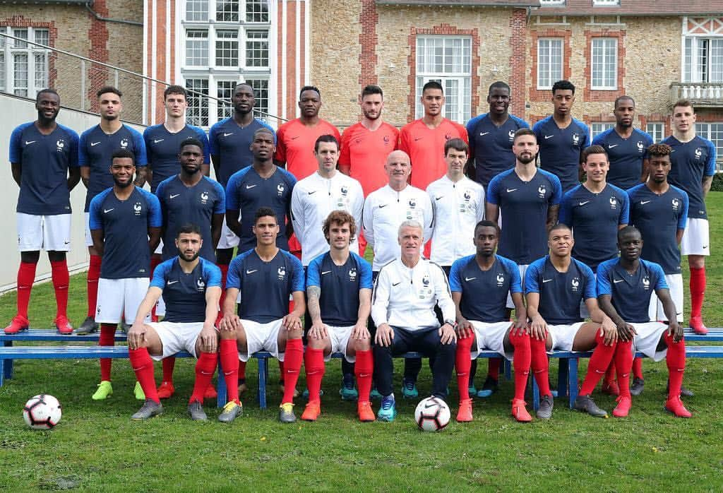 スティーヴ・マンダンダのインスタグラム：「🇫🇷⭐️⭐️ @equipedefrance  #fierdetrebleu」