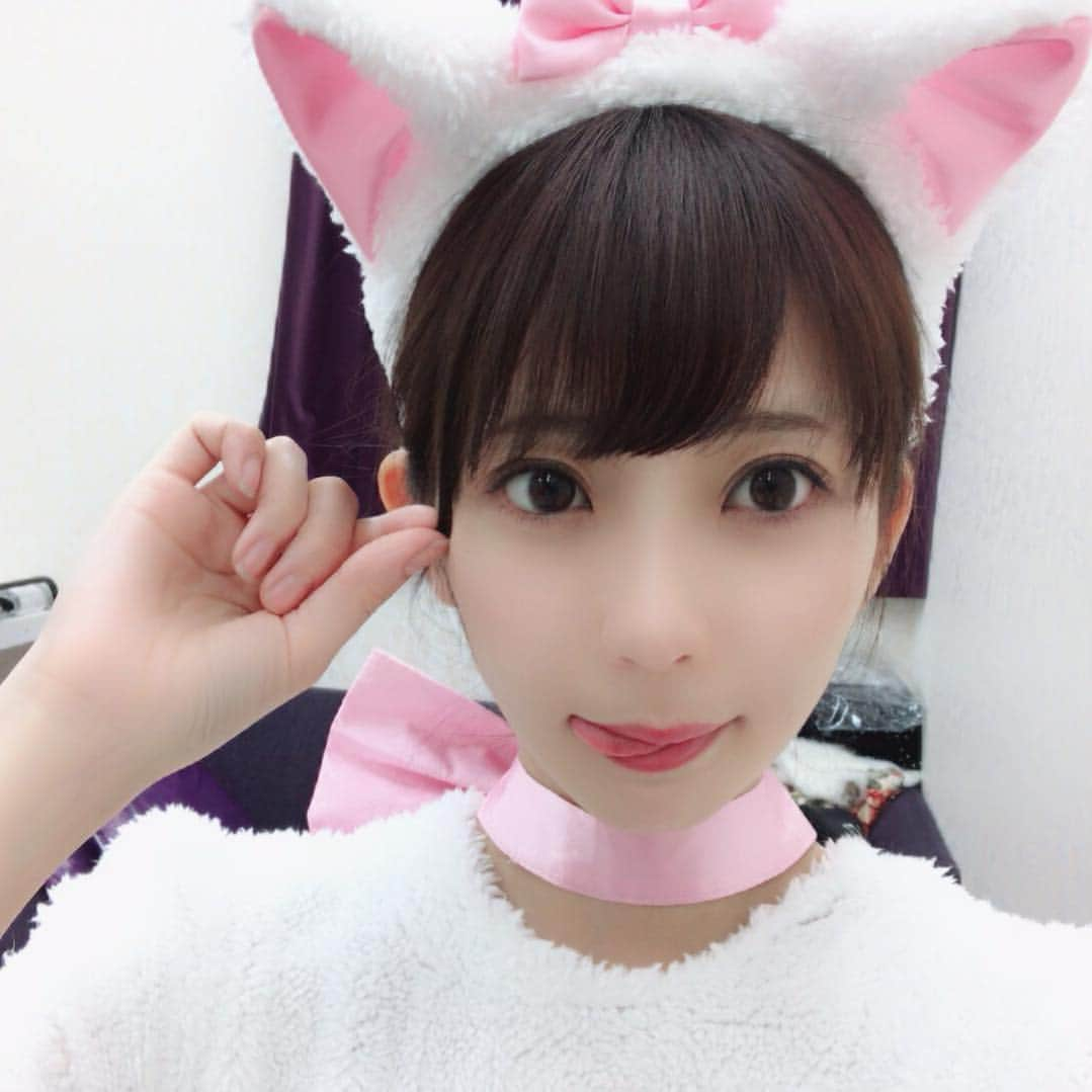 秋山依里さんのインスタグラム写真 - (秋山依里Instagram)「♡﻿﻿ ﻿﻿ ぺろり ฅ( •ω• ฅ)にゃ🐾﻿﻿ ﻿ #撮影会 #コスプレ #コスプレ写真 #コスプレイヤー #被写体 #クリアストーンコスチューム #猫コスプレ #猫耳 #catgirl #cosplay #cosplaygirl #cosplayer #cosplayphoto #cosplayofinstagram #cosplayselfie #selfie #model #japanesecosplay #japanesecosplayer #japanesegirl #自撮り #코스프레 #角色扮演 #いつかのあきやまさん」3月20日 23時38分 - akiyama__eri