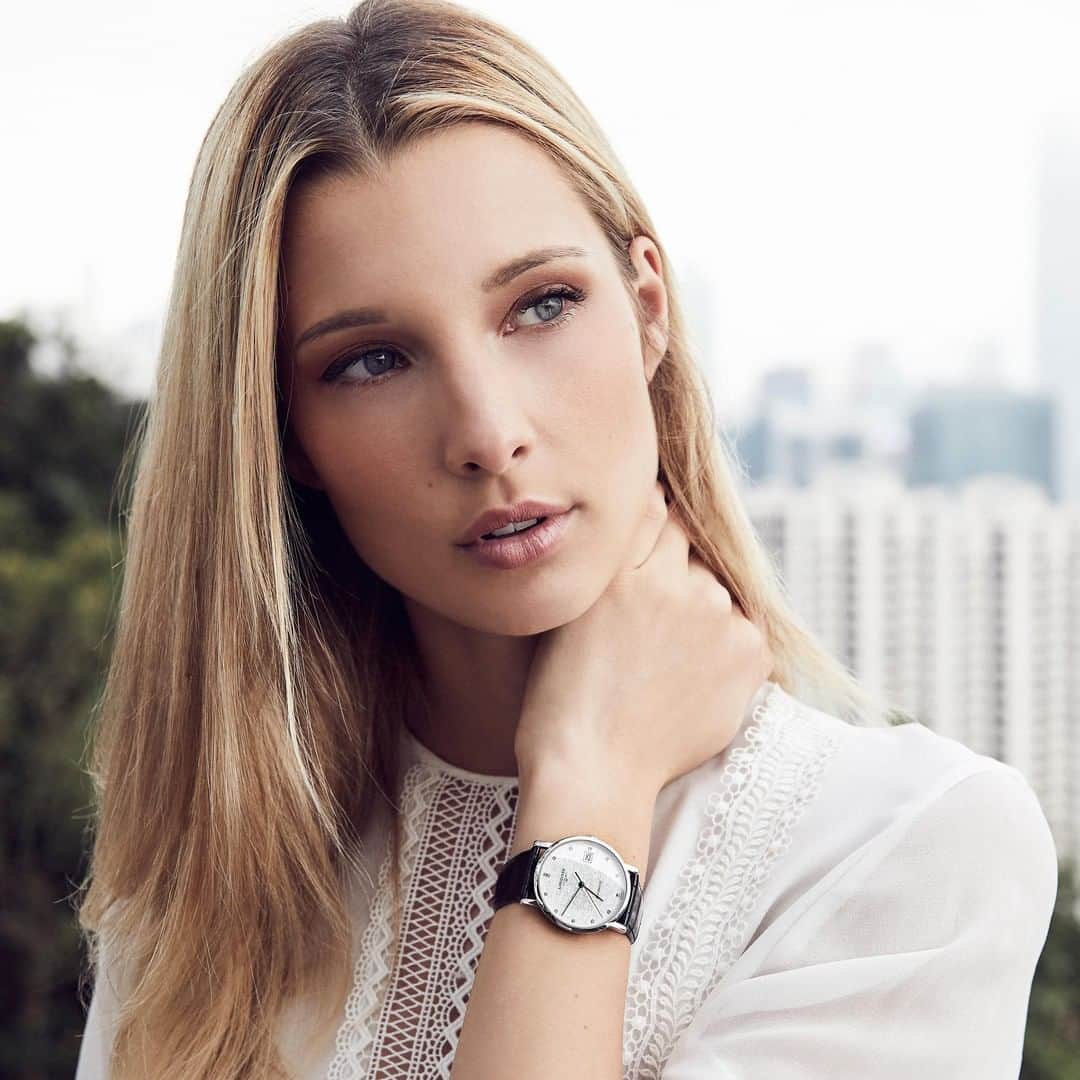 のインスタグラム：「The Longines Elegant Collection displays a striped silver dial. #EleganceisanAttitude #LonginesElegant」