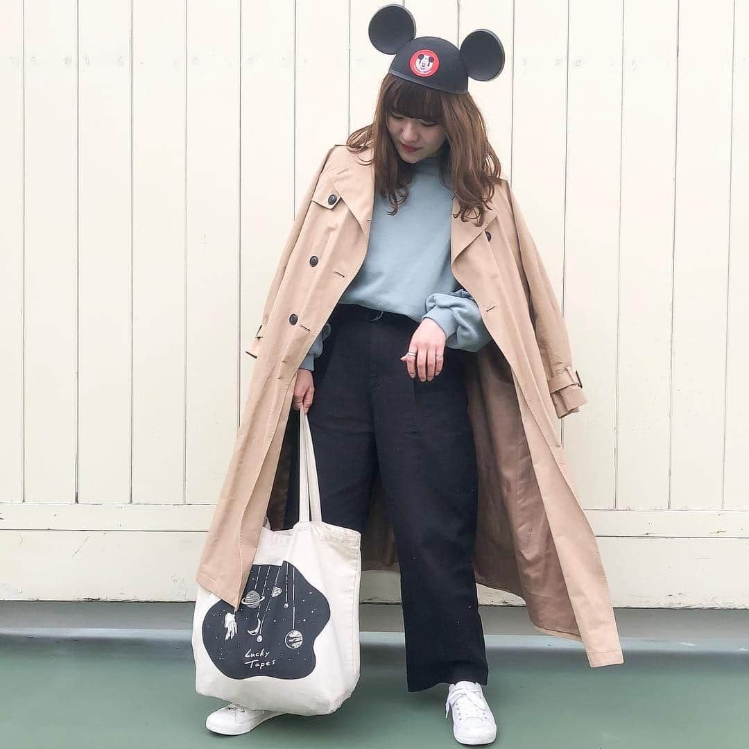 かほこ。さんのインスタグラム写真 - (かほこ。Instagram)「ㅤㅤㅤㅤㅤㅤㅤㅤㅤㅤㅤㅤㅤ ㅤㅤㅤㅤㅤㅤㅤㅤㅤㅤㅤㅤㅤ outer : #audreyandjohnwad tops : #dholic pants : #freaksstore bag : #luckytapesgoods sneakers : #無印良品 ㅤㅤㅤㅤㅤㅤㅤㅤㅤㅤㅤㅤㅤ はるちゃんとディズニー行った時の❤︎ 二人でミントグリーンのトップス×黒ボトムで合わせました！しかしわたしのこれ青やん？？？ ㅤㅤㅤㅤㅤㅤㅤㅤㅤㅤㅤㅤㅤ たーのしかったなぁ❤︎また二人の写真は改めて載せます❤︎ ㅤㅤㅤㅤㅤㅤㅤㅤㅤㅤㅤㅤㅤ #kaho_fashion #kaho_disney」3月20日 23時40分 - xxokohakxx