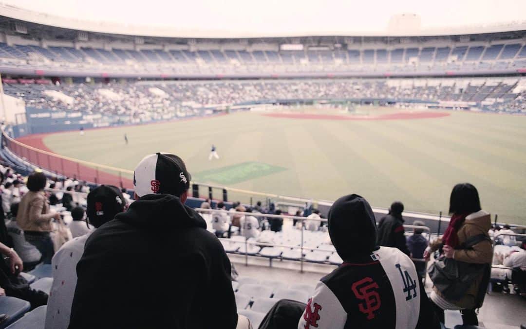 beams_harajuku_officialさんのインスタグラム写真 - (beams_harajuku_officialInstagram)「MLB × BEAMS  MLB 本日開幕戦🔥🔥 アメリカの国民的スポーツである、メジャーリーグベースボール（MLB）とビームスによるコラボレーションが実現。  @mlbjapan  @majestic_japan  @newerajapan  #HARAJUKU＿BEAMS #beams #ビームス #原宿」3月20日 14時54分 - beams_harajuku