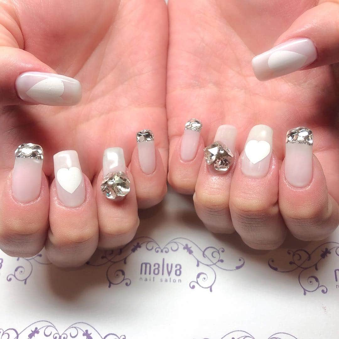 nailsalon malva（ネイルサロンマルヴァ）さんのインスタグラム写真 - (nailsalon malva（ネイルサロンマルヴァ）Instagram)「お客様持ち込みデザイン♡ ロングなスクエアカットに大きなVカットストーンでキラキラに✨ハートのくり抜きはエアブラで吹き付けてるので、はっきりくっきりとアートします❣️ 持ち込みデザインをされたい方はお見積もりも出せますので、LINEで一度ご相談下さい♡ nailsalon malva  ご予約はLINEからがオススメです☆ 🌙原宿LINE ID→《@malva》 ※@を忘れずに‼︎ 全てのアートや料金表はHPより http://www.malvanail.com/sp/  #malva#マルヴァ#ネイル#gelnail#nail#nailart#naildesign#nailstagram#ジェル#gel#ジェルネイル#ネイルデザイン#原宿ネイル#nailsalon#ネイルサロン#ネイルチップ#森絵里香#malvaネイル#malvanail#ネイリスト募集#美甲#ロシアンマニキュア#ハンドネイル#クリスタルネイル」3月20日 15時00分 - malva_nail