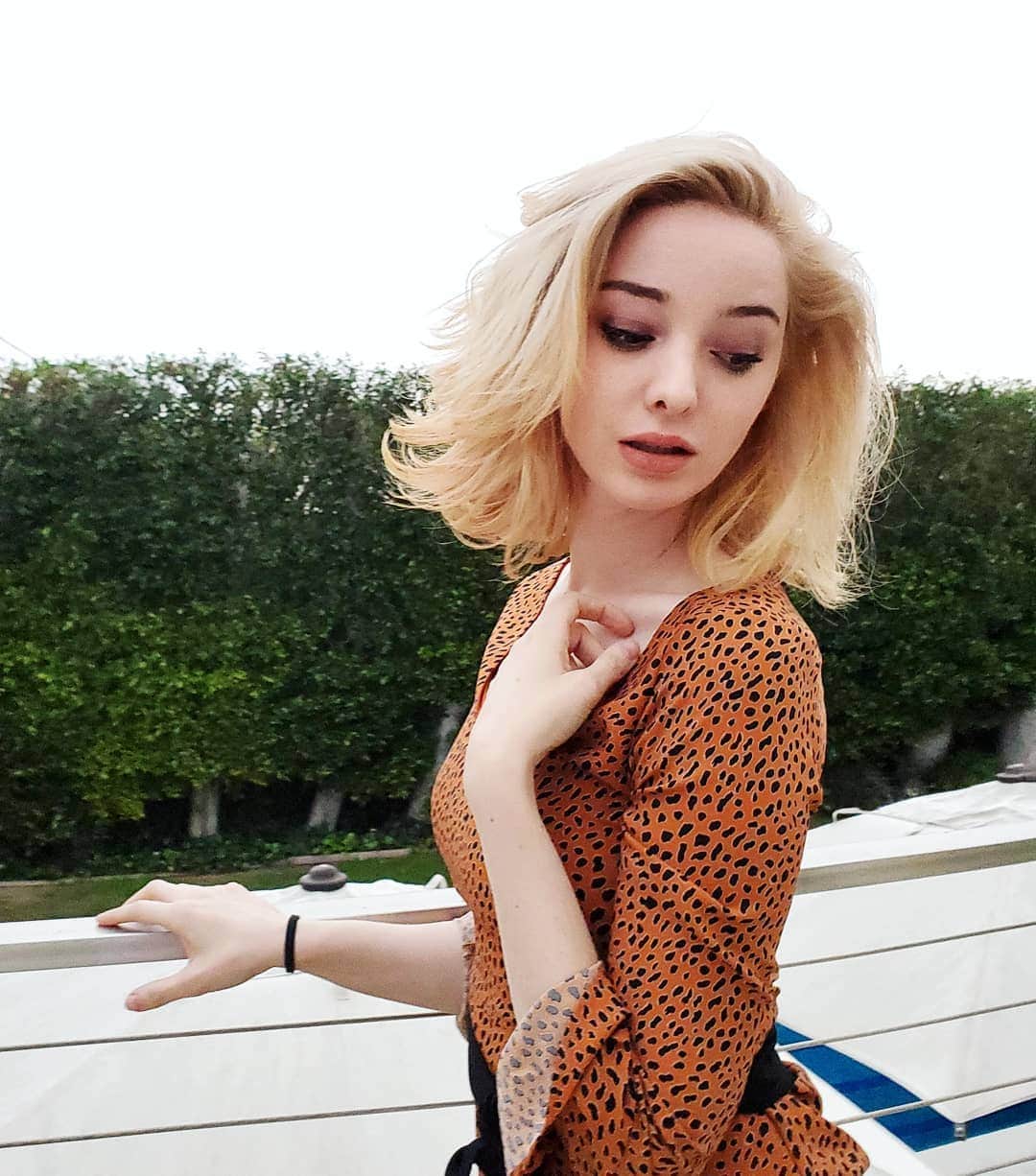 エマ・デュモンのインスタグラム：「This is my hair... I dont wear wigs」