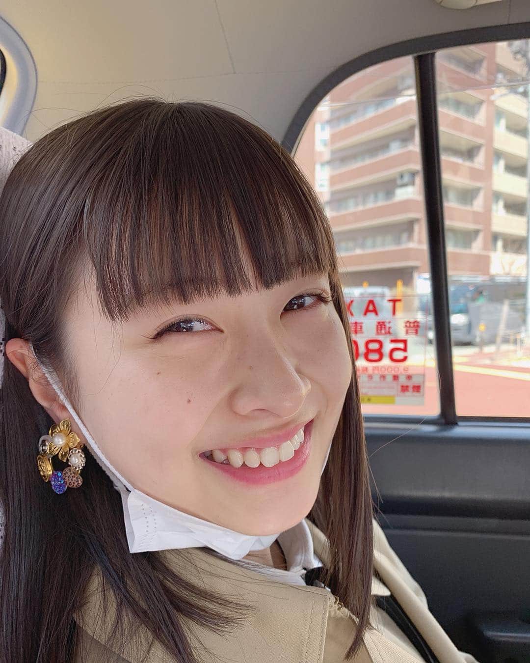 松岡はなのインスタグラム：「ぽかぽか陽気〜🌸 今日の福岡はとってもあったかいです☺︎☀️🌈 この写真はお母さんが撮ってくれたのだけど、 とっても近くて角度がとっても変です。」