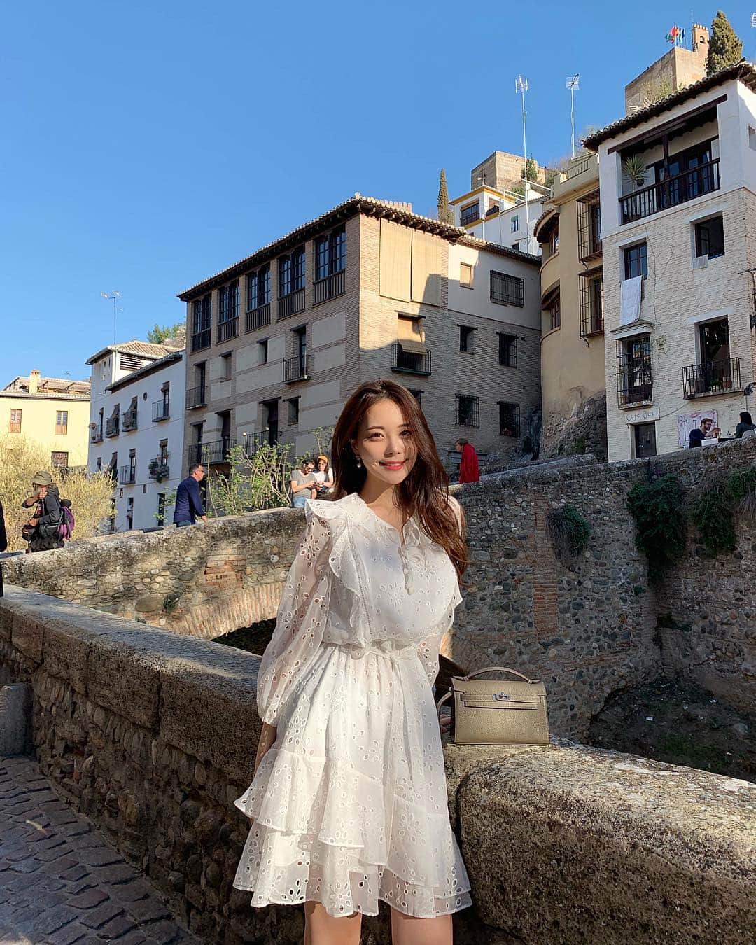 キム・ミニョンさんのインスタグラム写真 - (キム・ミニョンInstagram)「행복했던 #스페인#브이로그 올렸어요 🙋‍♀️❤️❤️❤️#엔딩#실화냐 😳ㅎㅎㅎㅎㅎ」3月20日 15時37分 - minyoung_aori