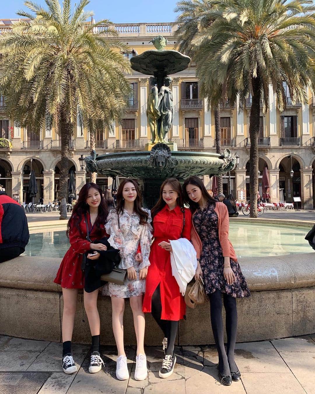 キム・ミニョンさんのインスタグラム写真 - (キム・ミニョンInstagram)「행복했던 #스페인#브이로그 올렸어요 🙋‍♀️❤️❤️❤️#엔딩#실화냐 😳ㅎㅎㅎㅎㅎ」3月20日 15時37分 - minyoung_aori