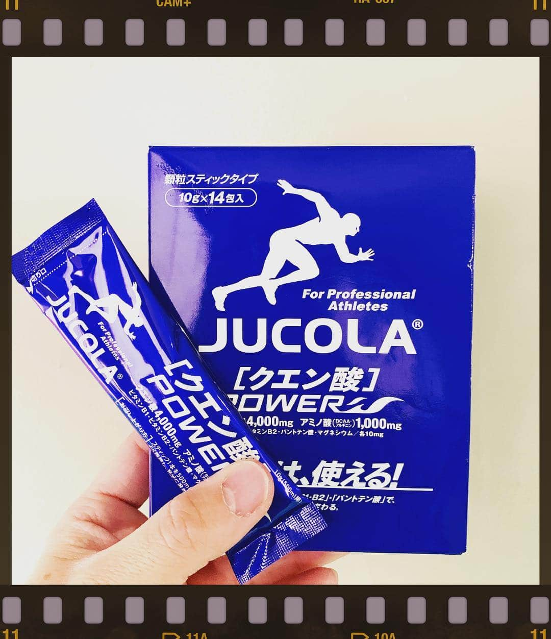 小林 ディスカスさんのインスタグラム写真 - (小林 ディスカスInstagram)「JUCOLAのクエン酸！！ クエン酸にビタミンB1・B2を配合する事で、 クエン酸による代謝サポート➕糖質と脂肪の分解に、 更にアプローチするのが特徴👱🏾‍♂️✨💪🏾💯 体質改善の為に、 しょっちゅう飲んでますっ👱🏾‍♂️ #tokyo #japan #japan #beauty #美容 #メンズビューティー #美容皮膚科 #美容内科 #医療 #アンチエイジング #スキンケア #トレーニング #東京 #muscle #gym #ジム #マッチョ #フィジーク #bodymake #bodybuilding #ボディメイク #ボディビルディング #筋肉 #メンズビューティー #新宿 #ウィズエイジングクリニック新宿 #美容男子 #jucola #クエン酸 #アミノ酸 #乳酸菌」3月20日 16時14分 - discus_kobayashi