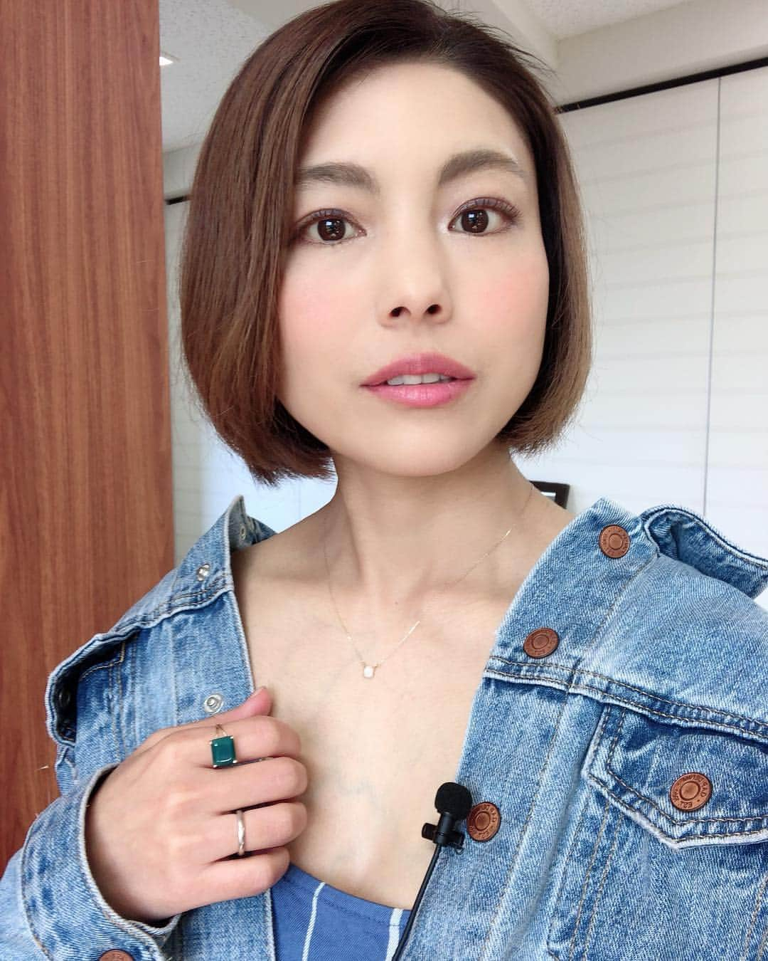 SAYUKIさんのインスタグラム写真 - (SAYUKIInstagram)「インフォチャンネル700の撮影。 衣装は @gap_jp のデニムのジャケットと展示会で一目惚れしたブルーのジャンプスーツ。 コラボしたネックレスと、アンジュエの新作リングと合わせて😊  このジャンプスーツすっごく着心地いい！  #gap #denim #デニム好き #HydrangeaMacrophylla #SAYUKIコラボデザイン #angejouerada #伊勢丹新宿 #チャンネル700 #番組mc #TVhost #番組司会」3月20日 16時23分 - sayukisvoice