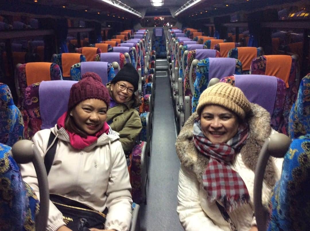 のインスタグラム：「Thank you for seeing the city with #OsakaWonderLoopBus! Come join us on the bus and see Osaka from the streets! #loopbus #hoponhopoff #sightseeing #closedtopbus」