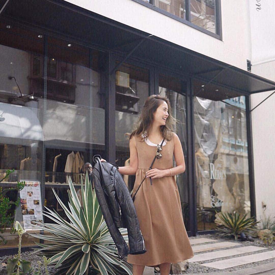 Risako Yamamotoさんのインスタグラム写真 - (Risako YamamotoInstagram)「まだ夏が来ていないのに、謎の半袖焼けがもう始まっている♡🌞笑 ・ ・ ということでワンピースもcamel colorがマッチ🙂🖤💭💛 今年の春夏のヘビロテサンダルはLOEWEに♡ ・ ・ #ootd #fashion #coordinate #rosymonster #balenciaga #LOEWE」3月20日 16時40分 - risako_yamamoto
