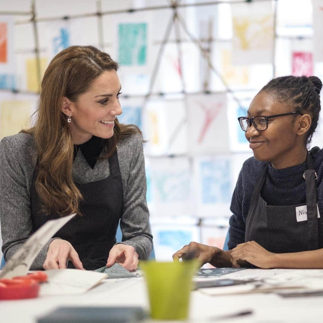 ロイヤル・ファミリーさんのインスタグラム写真 - (ロイヤル・ファミリーInstagram)「The Duchess of Cambridge visited the @FoundlingMuseum yesterday, HRH’s first time as Patron. 'I feel hugely proud today to be here today to become Patron of the Foundling Museum. Your work connects and celebrates two subjects that are deeply important to me: children, and art’ - said The Duchess during a speech at the museum yesterday.  The Foundling Museum in London tells the history of the Foundling Hospital, Britain’s first children’s charity and public art gallery.  The Duchess met trainees and graduates of the ‘Tracing our Tales’ programme, which trains young adults to deliver their own workshops at the museum.」3月20日 16時57分 - theroyalfamily